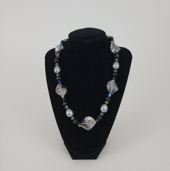 Gabriella Handmade Jewelry - Chic Silver and Black Leaf Necklace